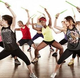 VIDÉO : cette DÉESSE de la ZUMBA va embellir votre journée !