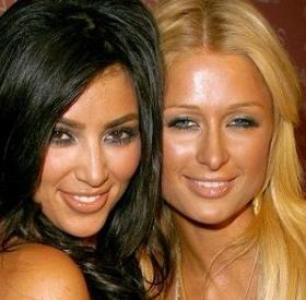 KIM KARDASHIAN et PARIS HILTON : la MÊME photo DIX ans plus TARD !