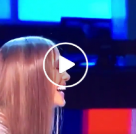 VIDÉO : JENNIFER LOPEZ EMBRASSE son EX sur SCÈNE !