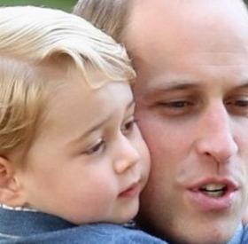 Le PRINCE GEORGE est le SOSIE absolu du PRINCE WILLIAM petit !