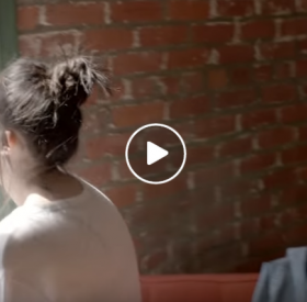 VIDÉO : la SŒUR de MILEY CYRUS sort son PREMIER CLIP ! #OnN'estPasDansLeCaca 