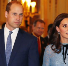 KATE MIDDLETON : première APPARITION du BABY BUMP !