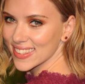 SCARLETT JOHANSSON : son NOUVEAU MEC est AUSSI CÉLÈBRE !  