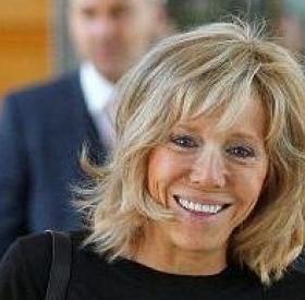 En CUISINE : BRIBRI Macron aime BEAUUUUUCOUP les fruits !
