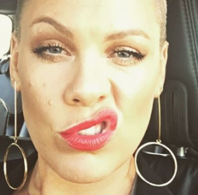 PINK fait une SURPRISE à ses FANS sur INSTAGRAM
