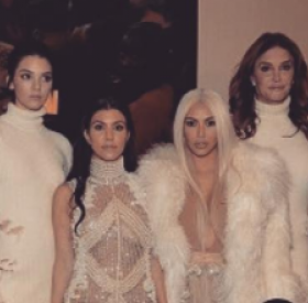 Nouvelle GROSSESSE dans la famille KARDASHIAN !
