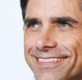 Le SEXY JOHN STAMOS vient de se FIANCER ! #CoeurBrise