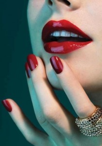 On a TROUVÉ le JOB IDÉAL des BEAUTYSTAS (et il y a pleiiiin de vernis à ongles !)