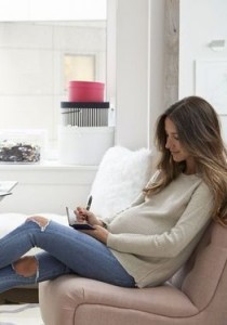 ENCEINTE au bureau : les MEILLEURES astuces d'une mère prête à POPER !