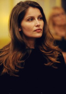 LAETITIA CASTA s'emmêle les PINCEAUX avec le FÉMINISME 