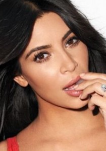 KIM KARDASHIAN et le CONTOURING de l'ENTREJAMBE ultra GÊNANT