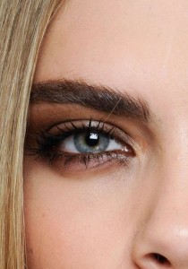 5 TRUCS pour des SOURCILS CANONS