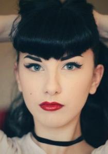 Ce qu’il faut SAVOIR avant de vous TEINDRE les cheveux en NOIR