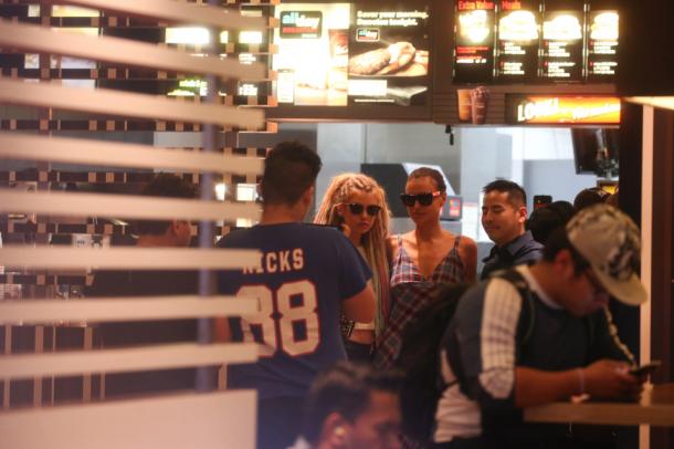 Ces TOP MODELS vont au MCDO après leur DÉFILÉ à la FASHION WEEK de NEW YORK