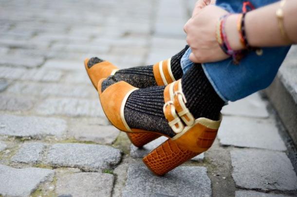 Comment PORTER DIGNEMENT la tendance SANDALES + CHAUSSETTES