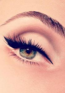 Quel trait d'EYE-LINER IDÉAL pour votre FORME d'OEIL ?