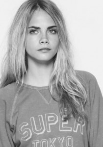 CARA DELEVINGNE se fait REFOULER à l'entrée d'une BOITE de NUIT