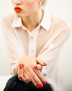 Ce que votre VERNIS dit de VOUS (oui oui on vous voit avec vos ongles ROUGES !)