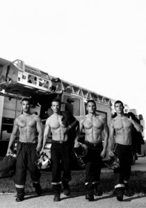 Le calendrier 2017 des POMPIERS est HOT, HOT, HOT !!