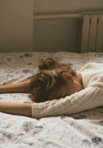 Comment faire une SIESTE sans être GRILLÉE au BUREAU ?