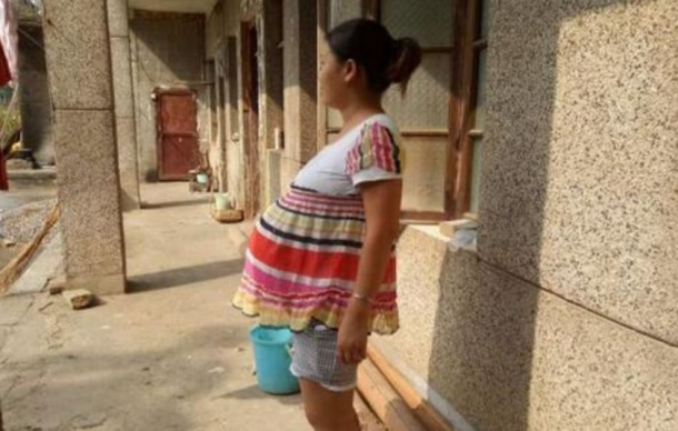 RECORD DU MONDE : elle est ENCEINTE depuis 17 MOIS !