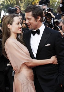 ANGELINA JOLIE et BRAD PITT mis DEHORS par LEURS VOISINS FRANÇAIS !