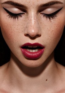 MASCARA, ROUGE, FARDS... COMMENT les DÉTOURNER ?