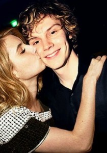 EMMA ROBERTS en couple avec cet ACTEUR de X-MEN