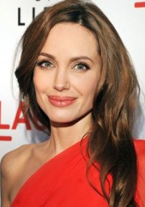 ANGELINA JOLIE devient PROF !