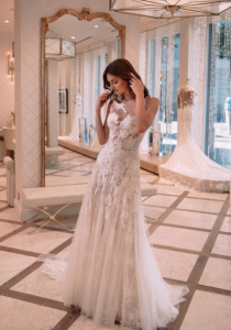 POURQUOI cette ROBE de MARIÉE scandalise le WEB ?