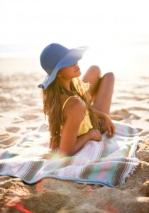 Protéger sa peau au soleil avec CORINE DE FARME