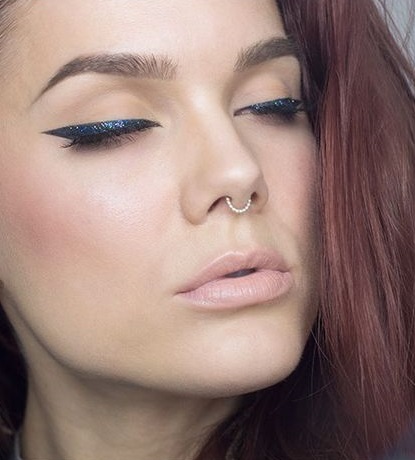 MAQUILLAGE : COMMENT bien gérer les couleurs de NOËL ? (ou l’art de se faire un œil pailleté sans bavures)