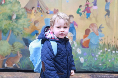 L’ÉVÉNEMENT en Angleterre : le petit prince va à la CRÈCHE 