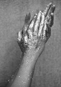 J'ai des MAINS trop MOCHES... Comment les RENDRE PASSABLE ?!