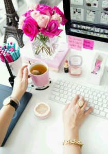 Comment SURVIVRE au BUREAU quand tout le monde s'est barré