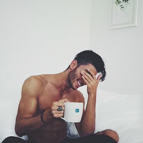 Un INSTAGRAM rempli d'HOMMES NUS fait le BUZZ