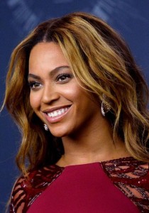 Le MAQUILLEUR de BEYONCE révèle le SECRET de son TRAIT d'EYELINER (et c'est TOUT BÊTE)