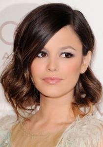Cheveux : on adopte le FAUX CARRÉ (ou comment garder ses longueurs et avoir un carré le temps d’une soirée)