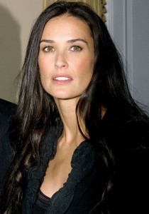 DEMI MOORE en COUPLE avec un PRINCE ?