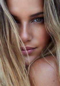 L'été je BRILLE... Que faire pour garder sa PEAU de VELOURS ?!
