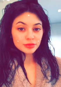 Kylie JENNER a un soin MIRACLE ANTI-BOUTONS