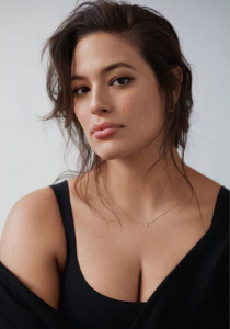 ZÉRO COMPLEXE : ASHLEY GRAHAM s'EXHIBE sur Instagram