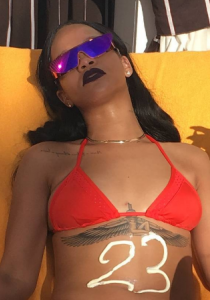 SENTIR COMME RIHANNA coûte 260 DOLLARS