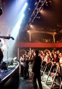 Eagles of Death Metal finit le CONCERT du BATACLAN ce SOIR