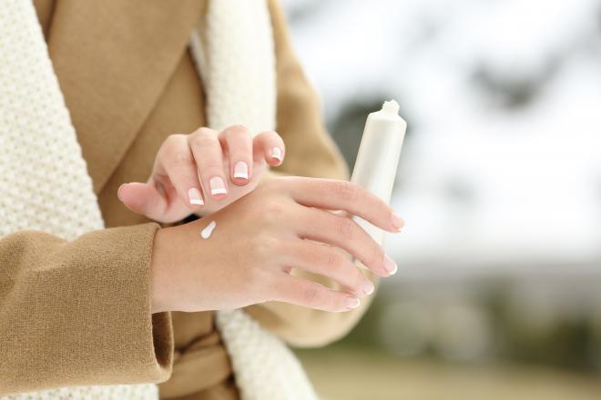 Bye Bye le Froid : Préparez et Protégez Votre Peau pour un Hiver Éclatant !