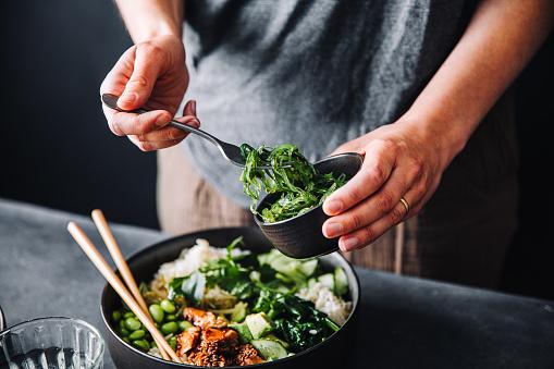 3 recettes de poke bowl pour déjeuners réussis