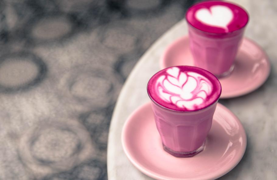 Comment inviter la tendance “barbiecore” dans votre salon ?