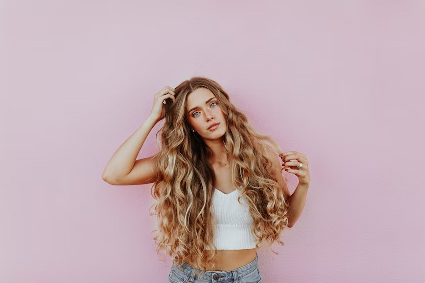 3 tips pour raviver ses boucles chaque matin en 10 minutes
